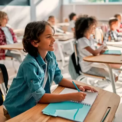 AdobeStock_374849718 Une solution pour les enfants expatriés